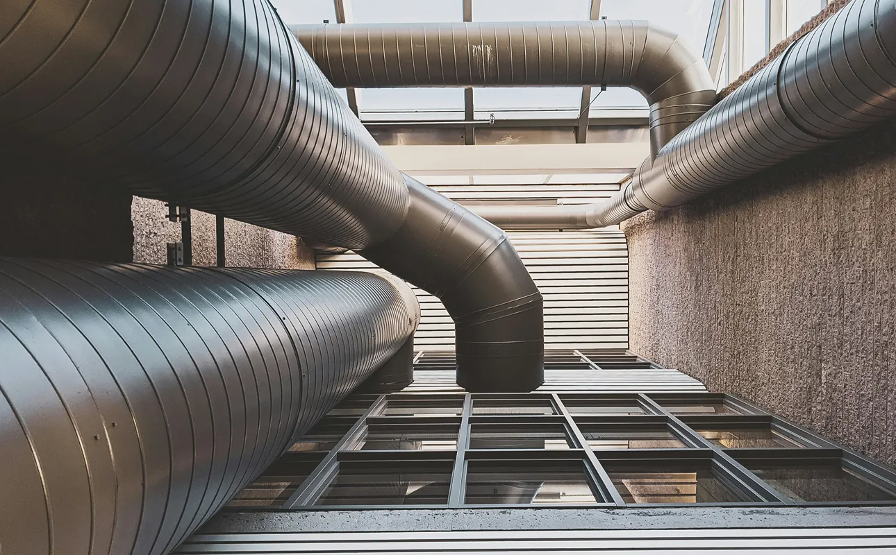 Instalasi ducting spiral pada bangunan industri